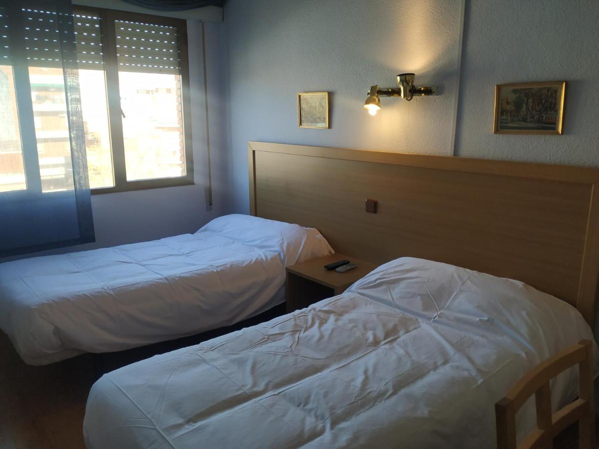 Hostal Agripino Y Restaurante Asiatico Мора Экстерьер фото